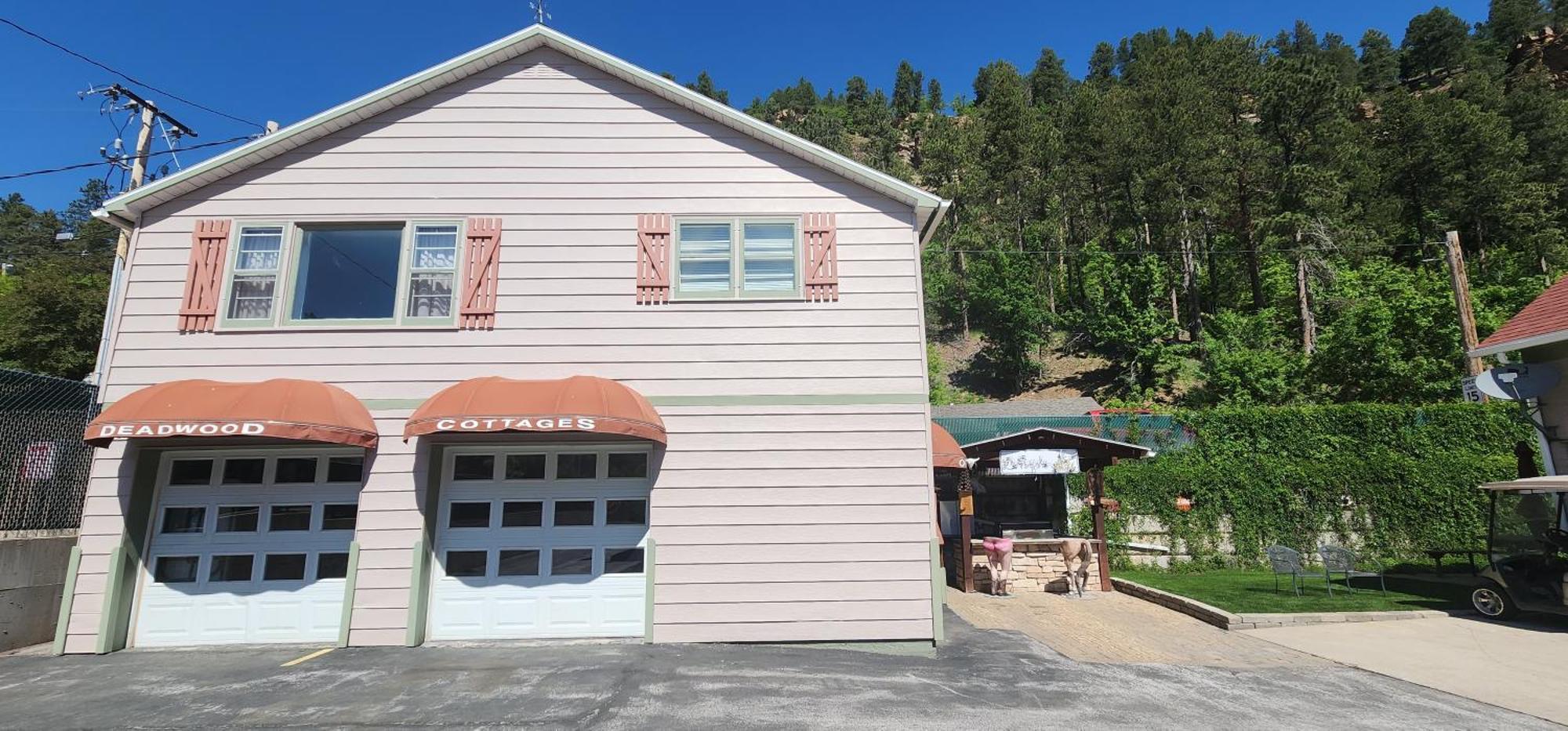 First Deadwood Cottages Exterior photo